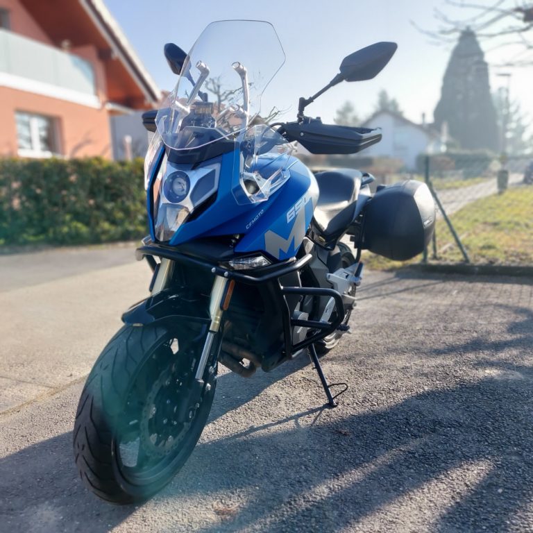 Moto CF moto MT650 A illimité location Moto permis Ride me Lausanne Chavornay Villeneuve Echallens Vaud Valais permis